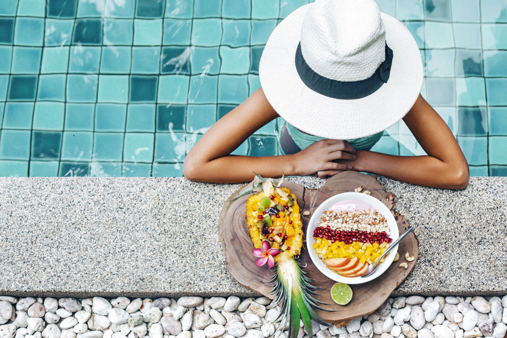 What to eat (and avoid) on a vacation, according to top nutritionists
