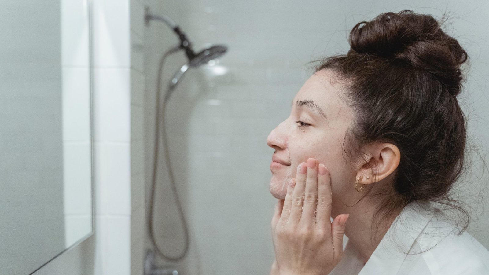 Check out these salicylic acid face washes for an acne-prone skin