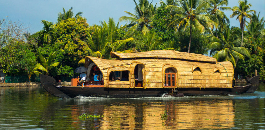 Bookmark these luxury houseboats in Kerala for a relaxing vacay