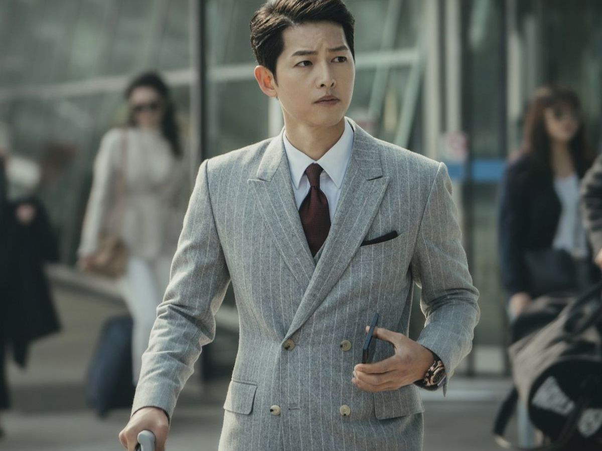 Song Joong-ki makes a fashion statement at Louis Vuitton show in