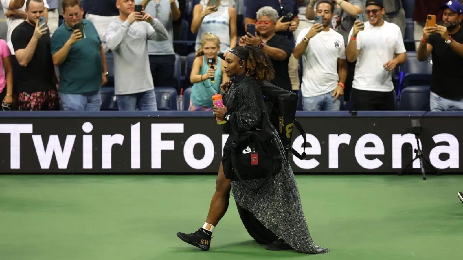cebra Aguanieve impactante Serena Williams wears diamond-encrusted Nike outfit at US Open 2022