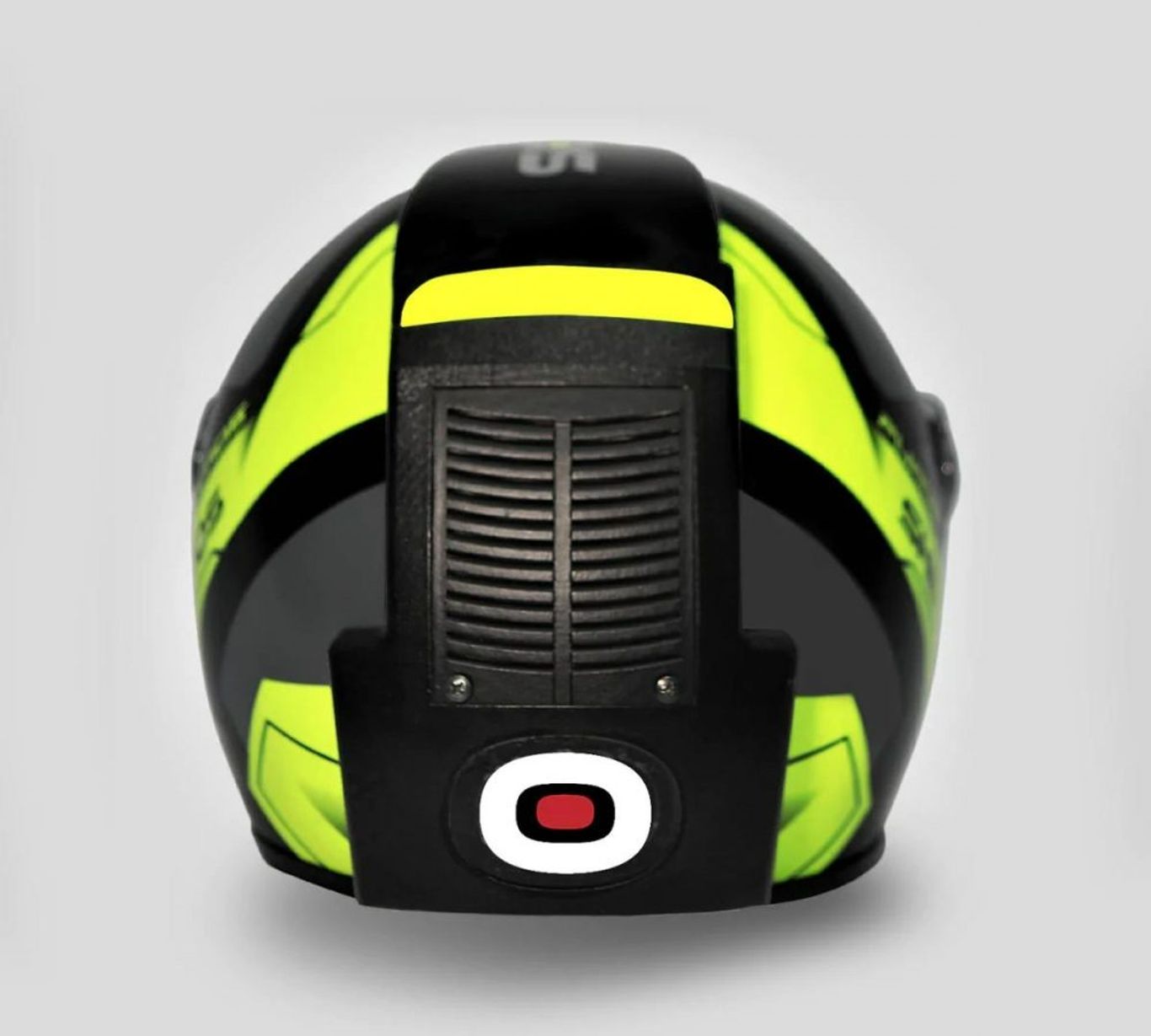 This Shellios helmet allows motorcyclists to breathe cleaner air in India