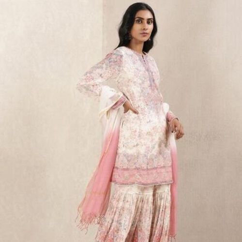 Be a head turner with these beautiful ethnic Diwali dresses for women