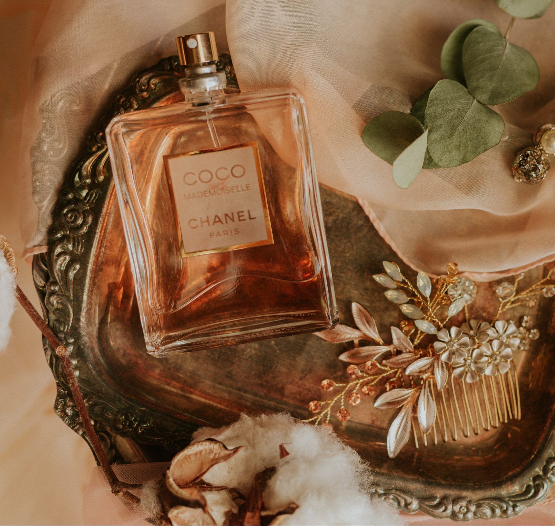 Smell irresistible with these top romantic perfume of all time