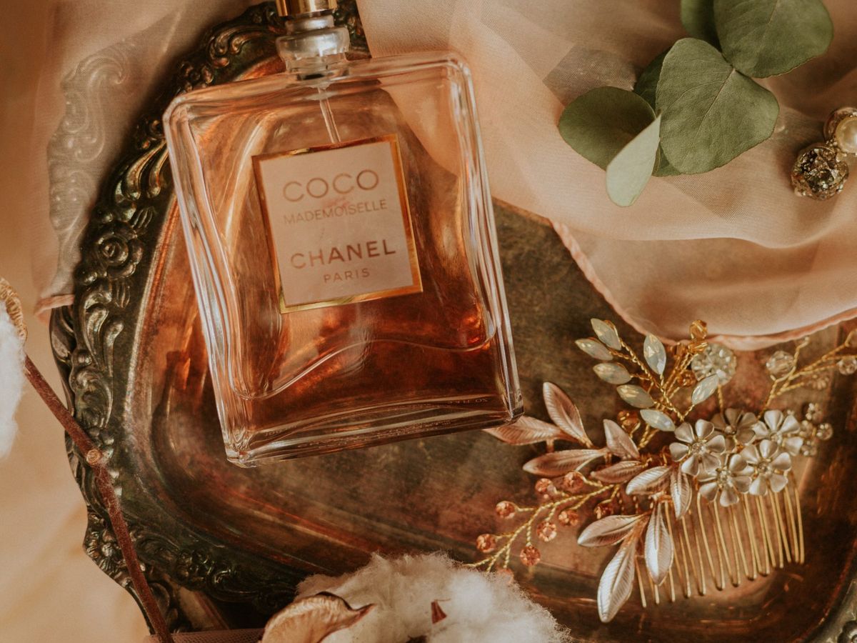 Smell irresistible with these top romantic perfume of all time