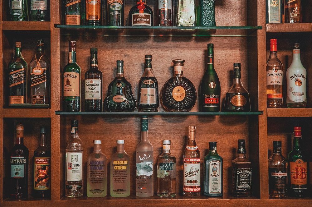 difference between liqueurs and spirits
