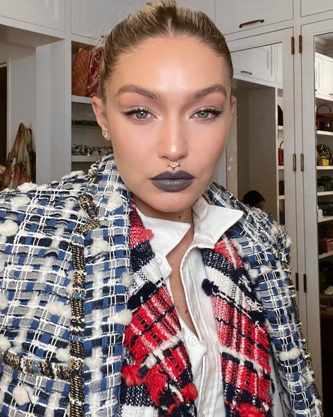 Gigi Hadid'S Grey Lipstick Is Reviving The Grunge-Glam Aesthetic