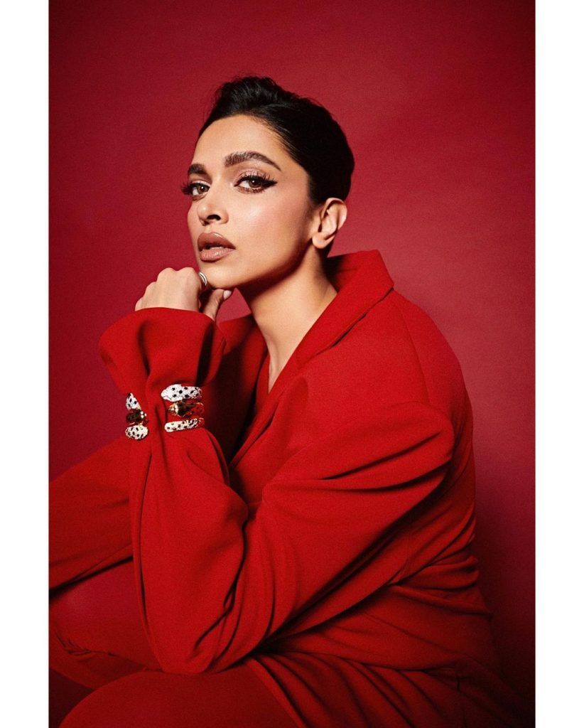 8 all-red celebrity looks to take cues from this Christmas