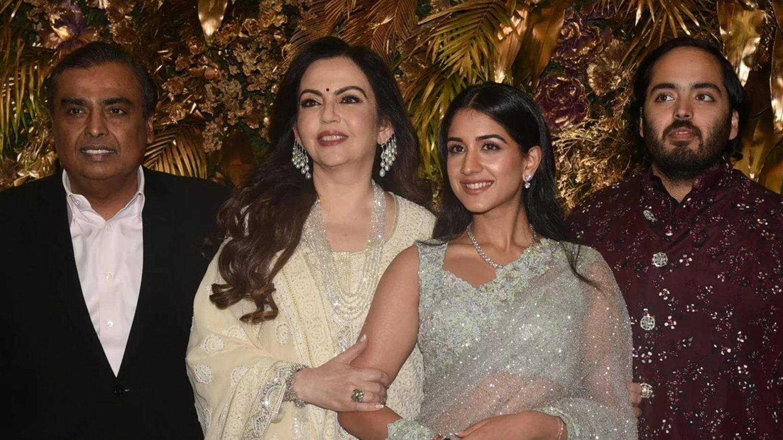 Амбани свадьба фото Radhika Merchant: Who is Mukesh Ambani's to be daughter-in-law?