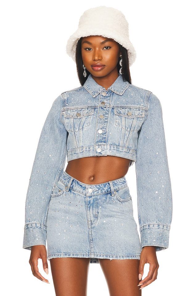 Take some fashion inspiration from BLACKPINK's Jisoo