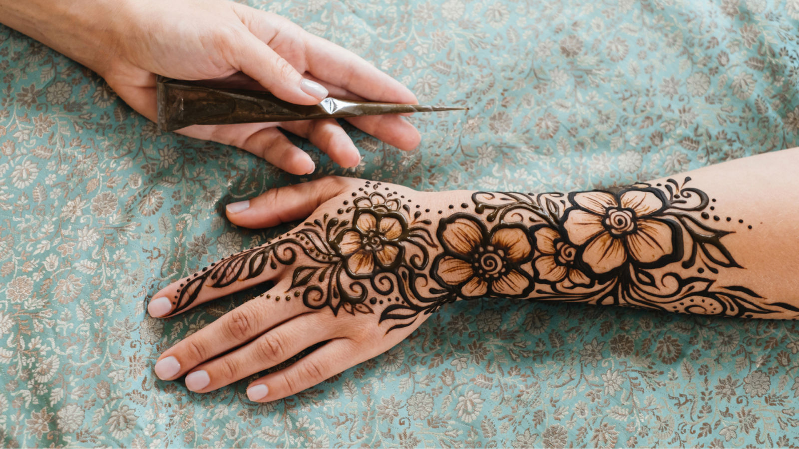 How to Do Arabic Mehndi Design for Hands « Henna :: WonderHowTo-cacanhphuclong.com.vn