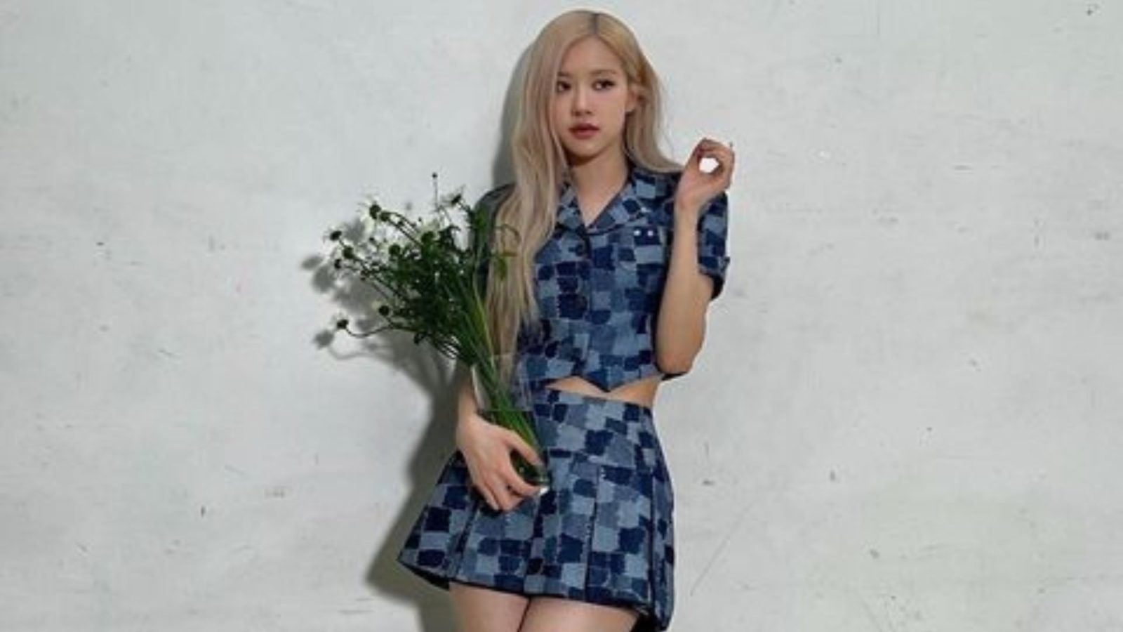 BLACKPINK Rosé Looks Absolutely Stunning And Luxe In Her Recent Instagram  Outfit