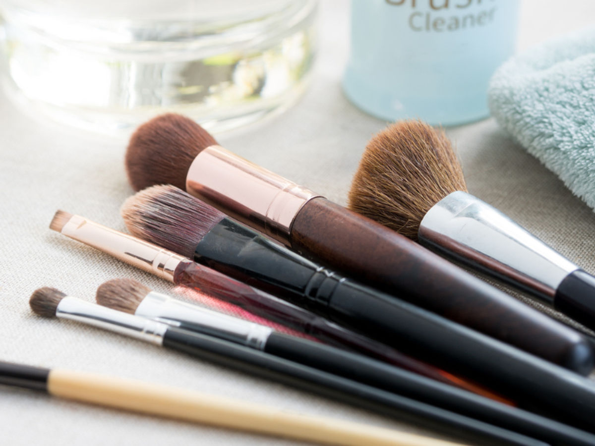 We Tested Different Makeup Brush Cleaning Tools To See Which Ones Really  Work - Fashionista