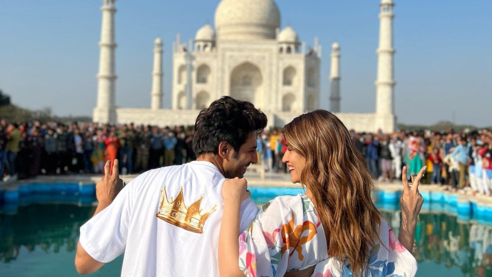 Kartik Aaryan Launches Shehzada Title Track At India Gate, Shakes A Leg  With Fans; Netizens React - News18