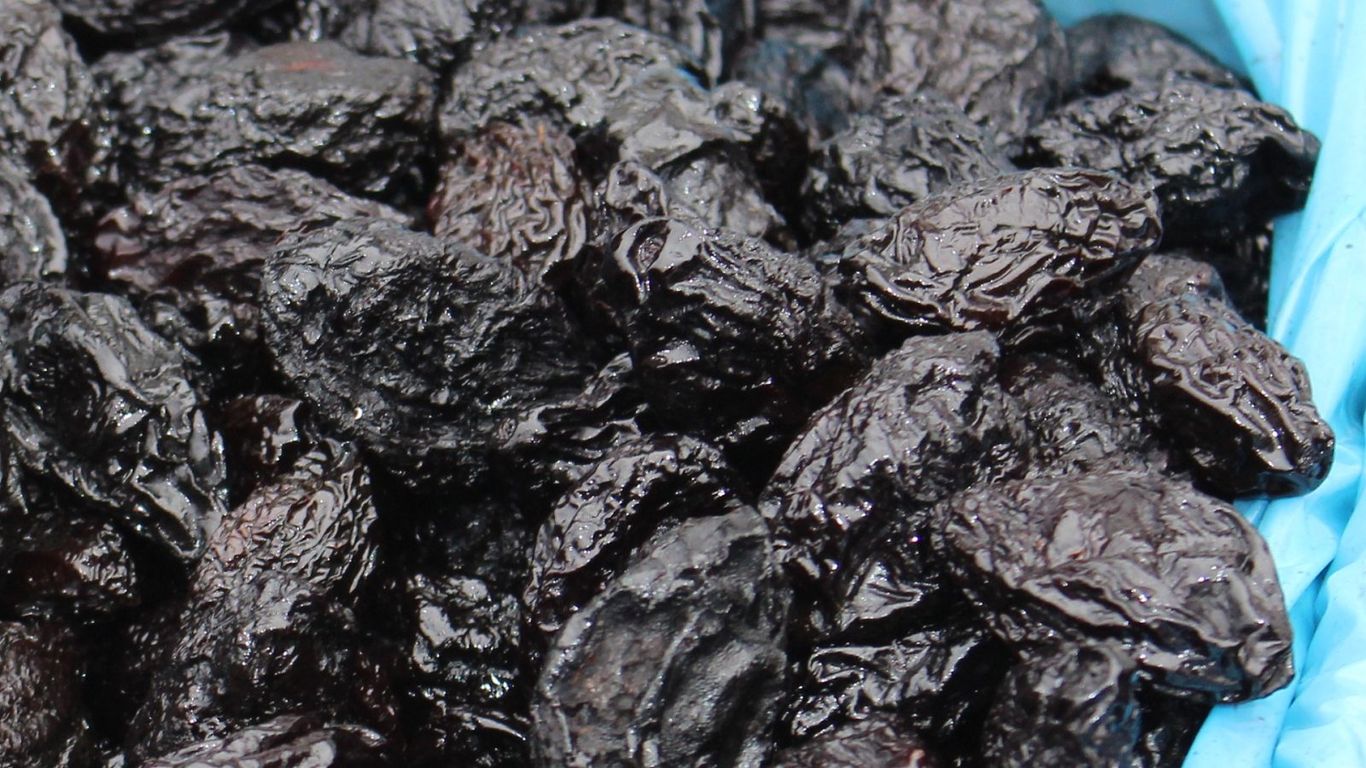 Here's how to prevent bone loss by eating prunes