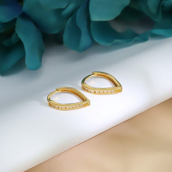 Elegant 18 Karat Yellow Gold Hoop Earrings