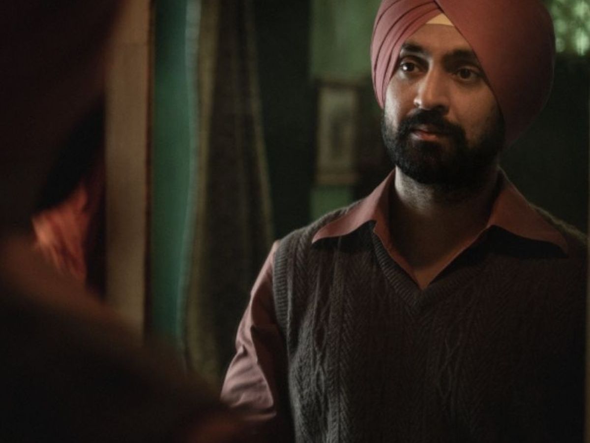 Diljit Dosanjh Finally Introduces Family Members At Manchester Concert,  Video Of His Mom And Sister Goes Viral! | Hauterrfly, image size:1200x900