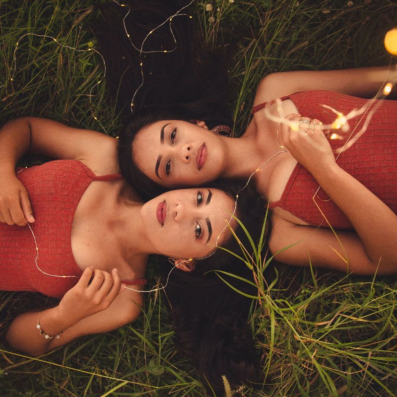 Lucky and unlucky colours for Gemini: Harness the power of your spirit shades