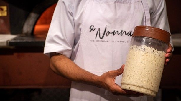 What took 500 years for Si Nonna's pizza to reach you?