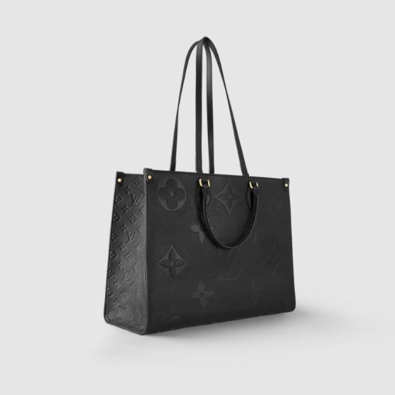 Parineeti carries a Louis Vuitton bag worth Rs 2.23 lakh