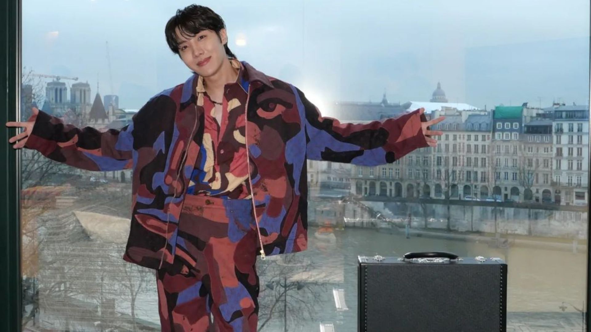 Louis Vuitton officially signs #BTS member #JHOPE as their Brand