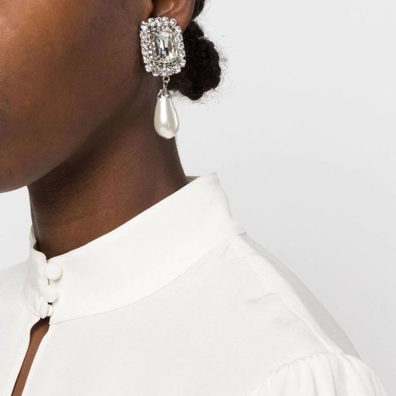 Minimal jewellery pieces you must own to complete your ethnic look