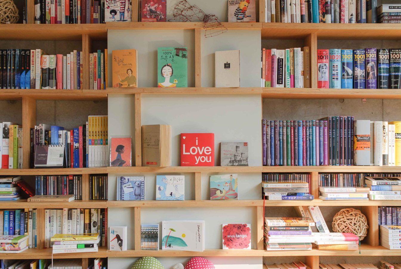 Booklovers will have a great time at these book cafés in Delhi