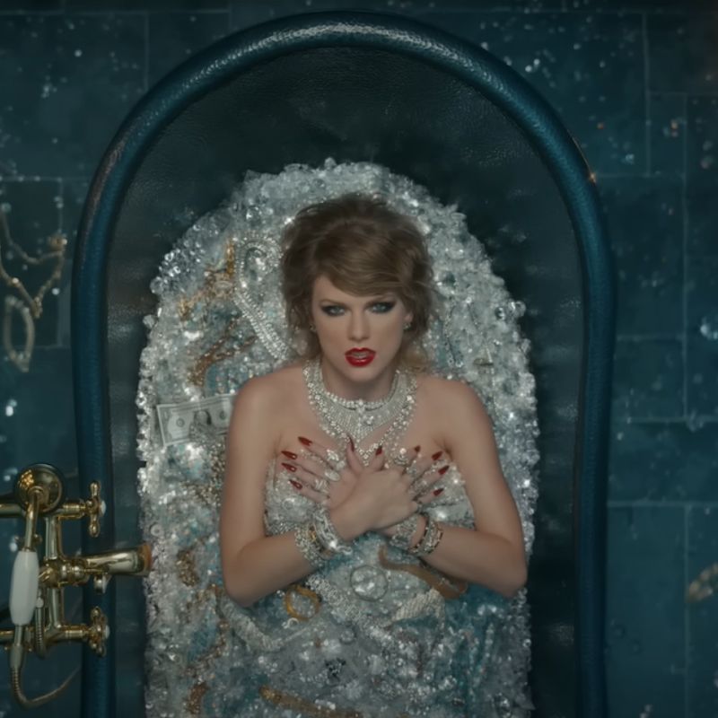 The most magnificent and expensive jewellery pieces spotted on Taylor Swift
