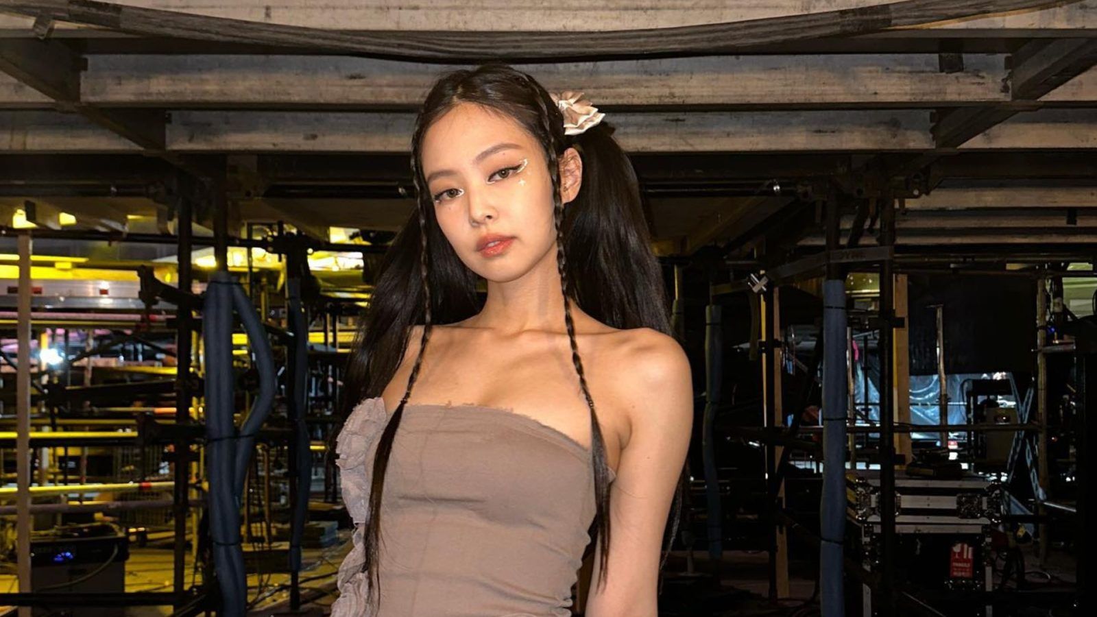 Download Jennie Kim of Korean Pop Band Black Pink Poses in Style