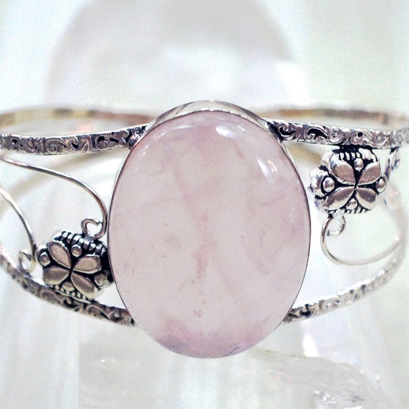 Lucky birthstones for August born according to Chinese zodiac