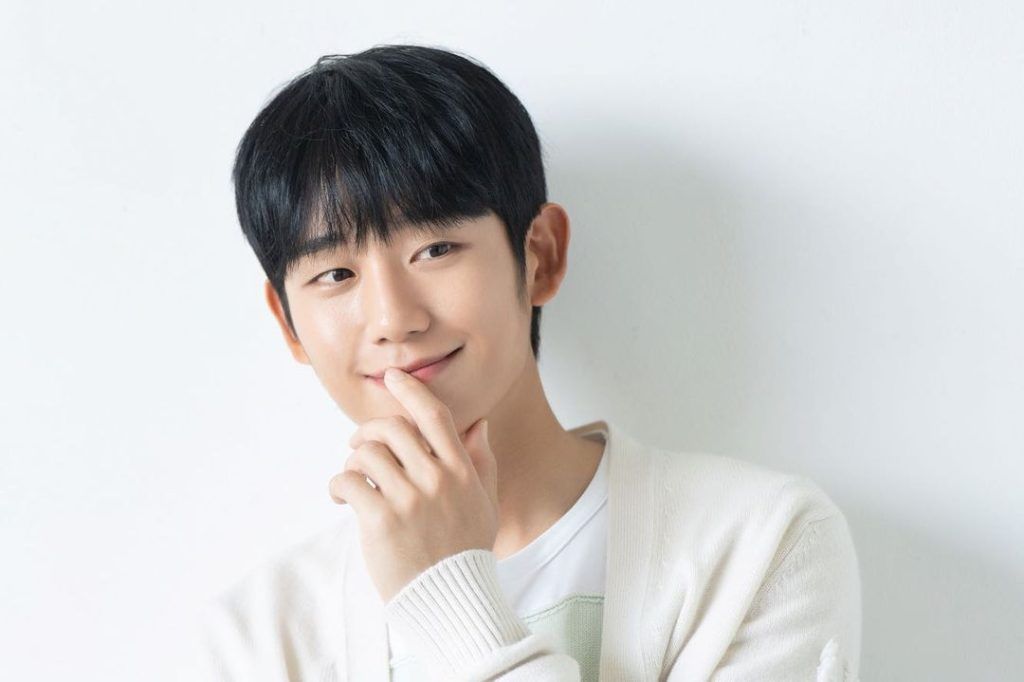 D.P. actor Jung Hae-in announces fan meeting and concert in Singapore
