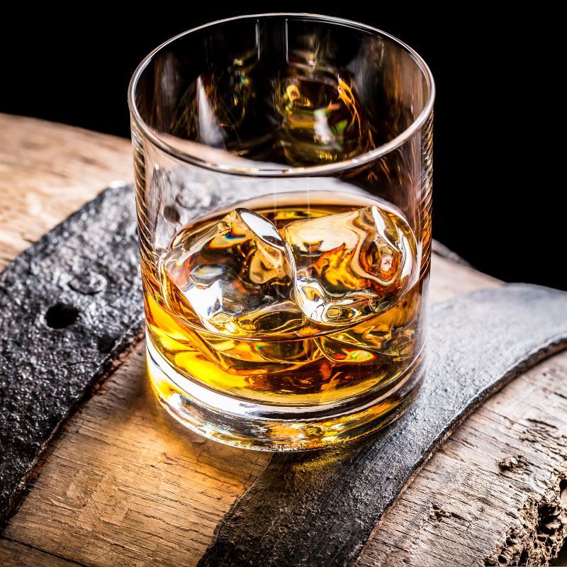 Best bottles of blended whisky under INR 8000 for smooth on-the-rocks rituals