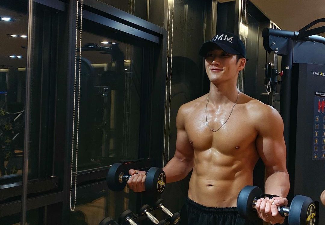 Ahn Bo-hyuns workout plan How Jisoos boyfriend stays in shape