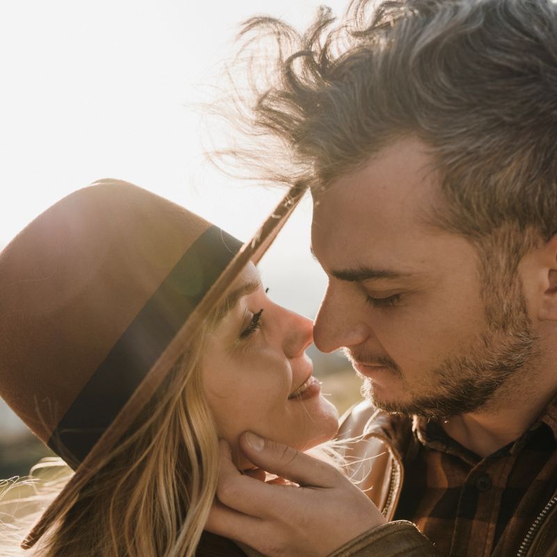 Six zodiac signs that are absolutely the best kissers