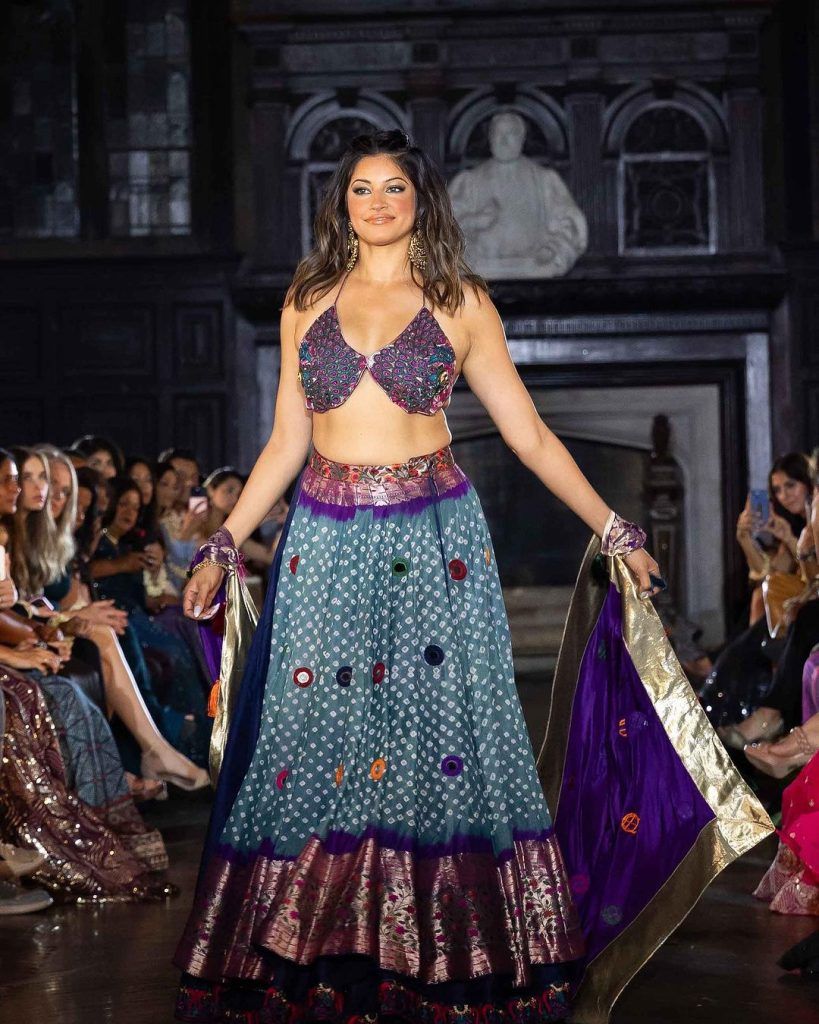 The vibrant hues of Gujarat displayed at SANYFW courtesy Raas by Shreya and Axi Patel