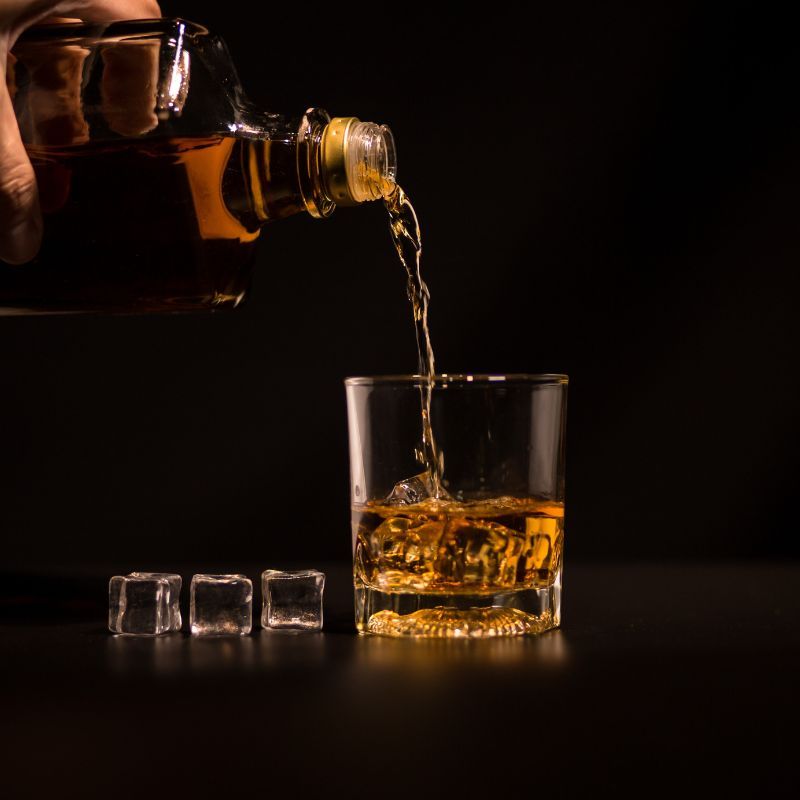 Best bottles of whiskey under INR 500 for a smooth bar repertoire at a bargain