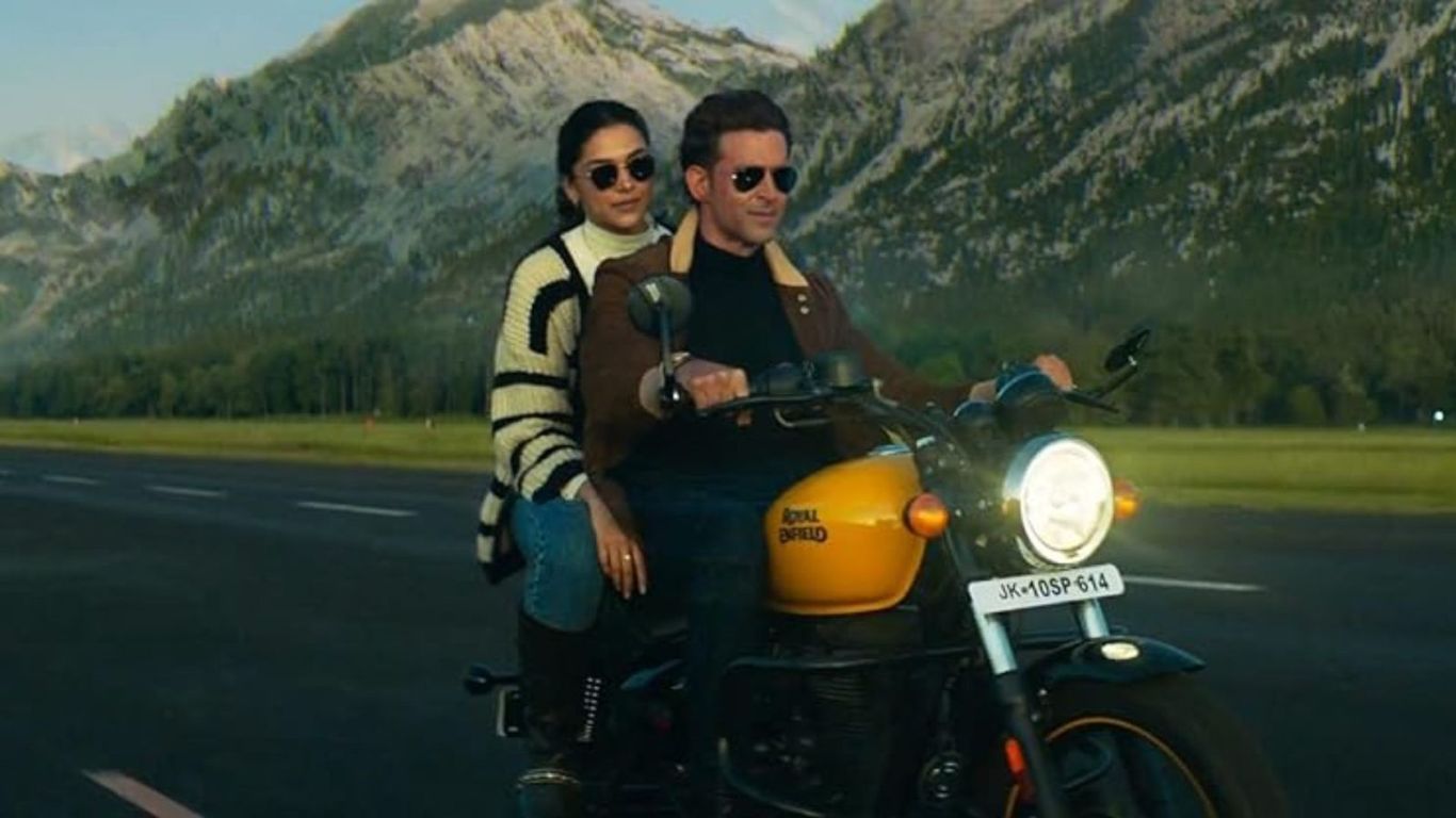 Fighter movie X review Deepika Padukone & Hrithik Roshan impress fans