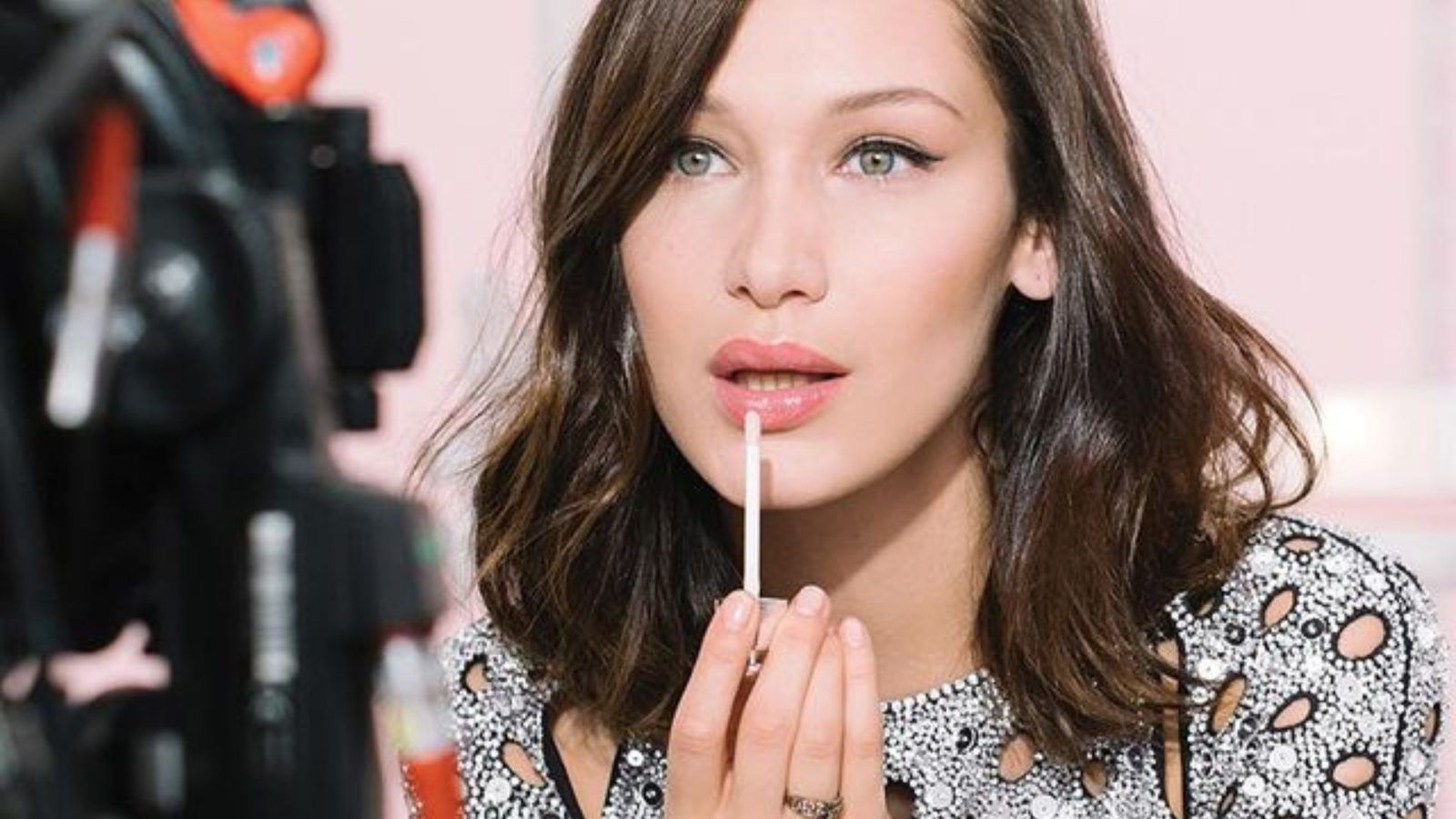 bella hadid lip glow