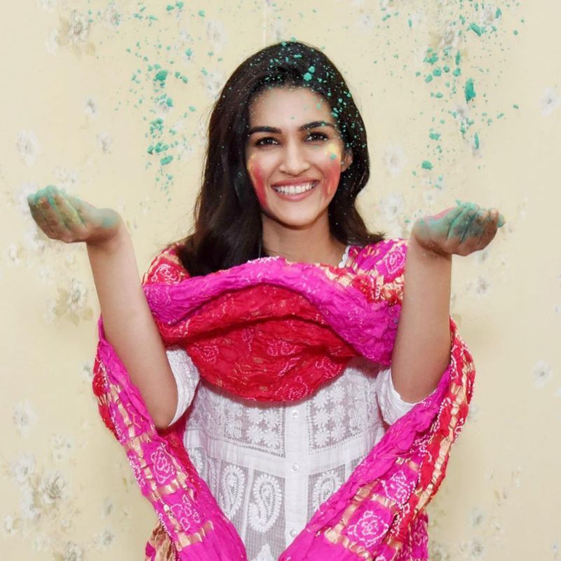 10 Holi Dress Ideas Inspired by Bollywood Fashion - Rock Your Festival of  Colors