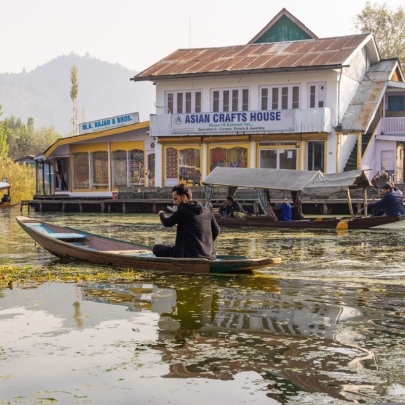 Srinagar shopping guide: Know where to shop for the best Kashmiri rugs, pashminas and more
