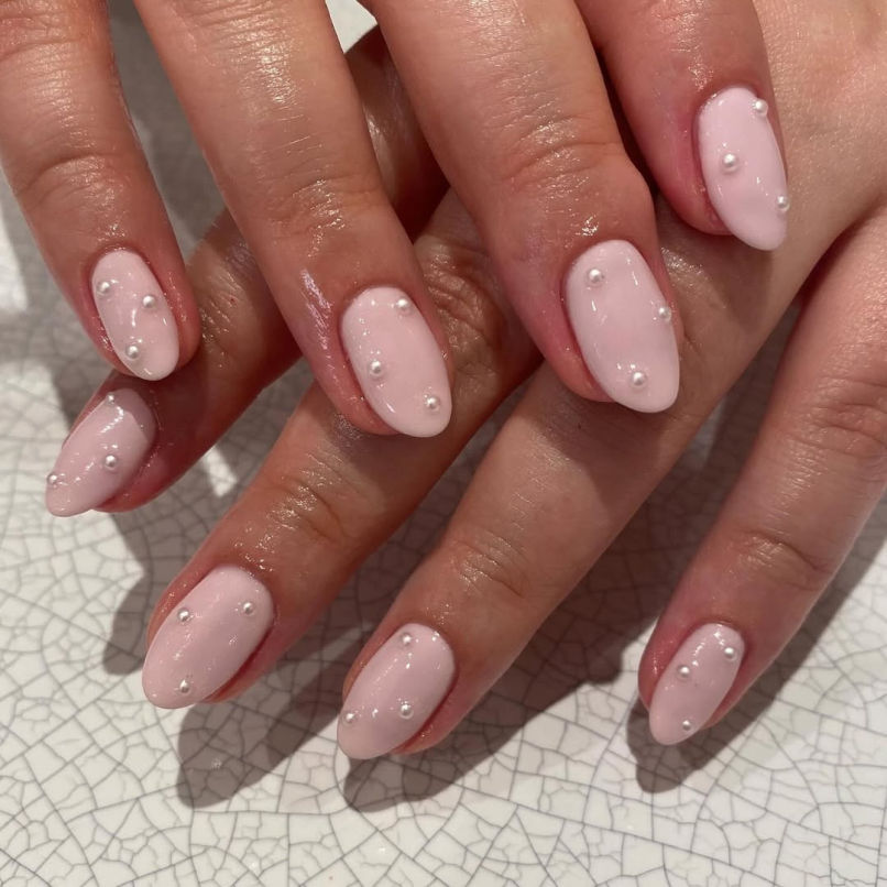 2025 Minimalist Short Almond Nails