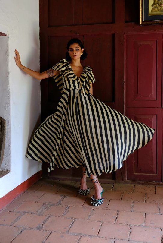 Vertical stripe dresses inspired by Taylor Swift's engagement outfit Vertical stripe dresses inspired by Taylor Swift's engagement outfit