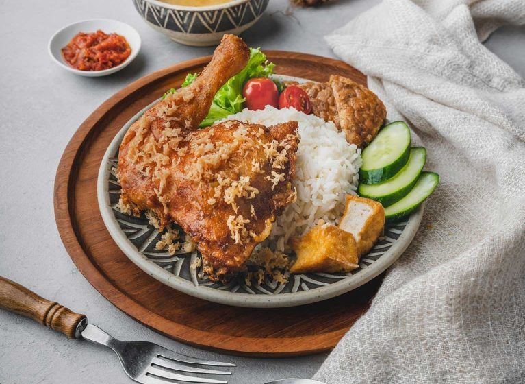 12 best fried chicken spots: Try Ayam Penyet in Singapore today | LSA IND