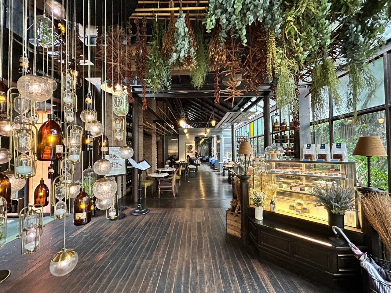 Maison Bleue ร้านอาหารสไตล์ฝรั่งเศสแสนสวย ใจกลางสุขุมวิท