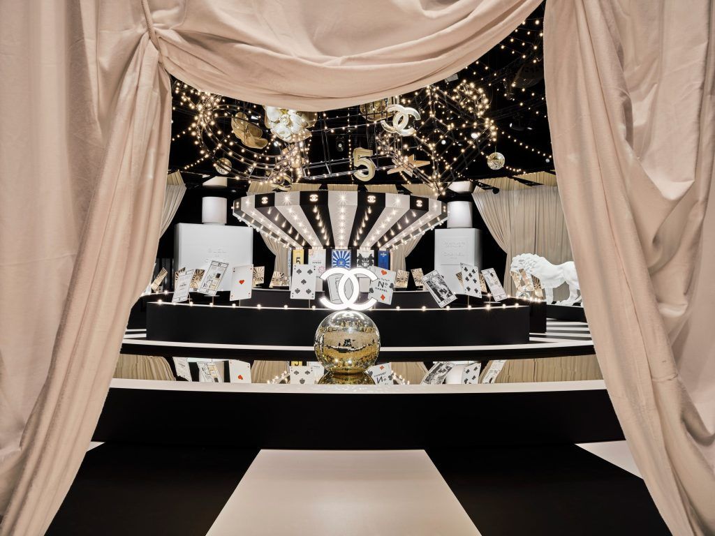 นิทรรศการ Le Grand Numéro de Chanel รวมเรื่องราวน้ำหอมกลิ่นคลาสสิคของชาเนล