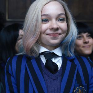 Emma Myers ทำความรู้จักรูมเมทต่างขั้วของ Wednesday