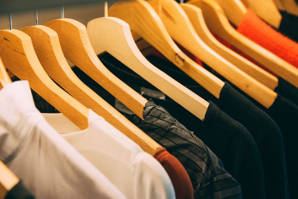 ซื้อเสื้อมือ 2 กับ 8 วิธีการเลือกให้ถูกใจเพื่อสบายกระเป๋าเงิน
