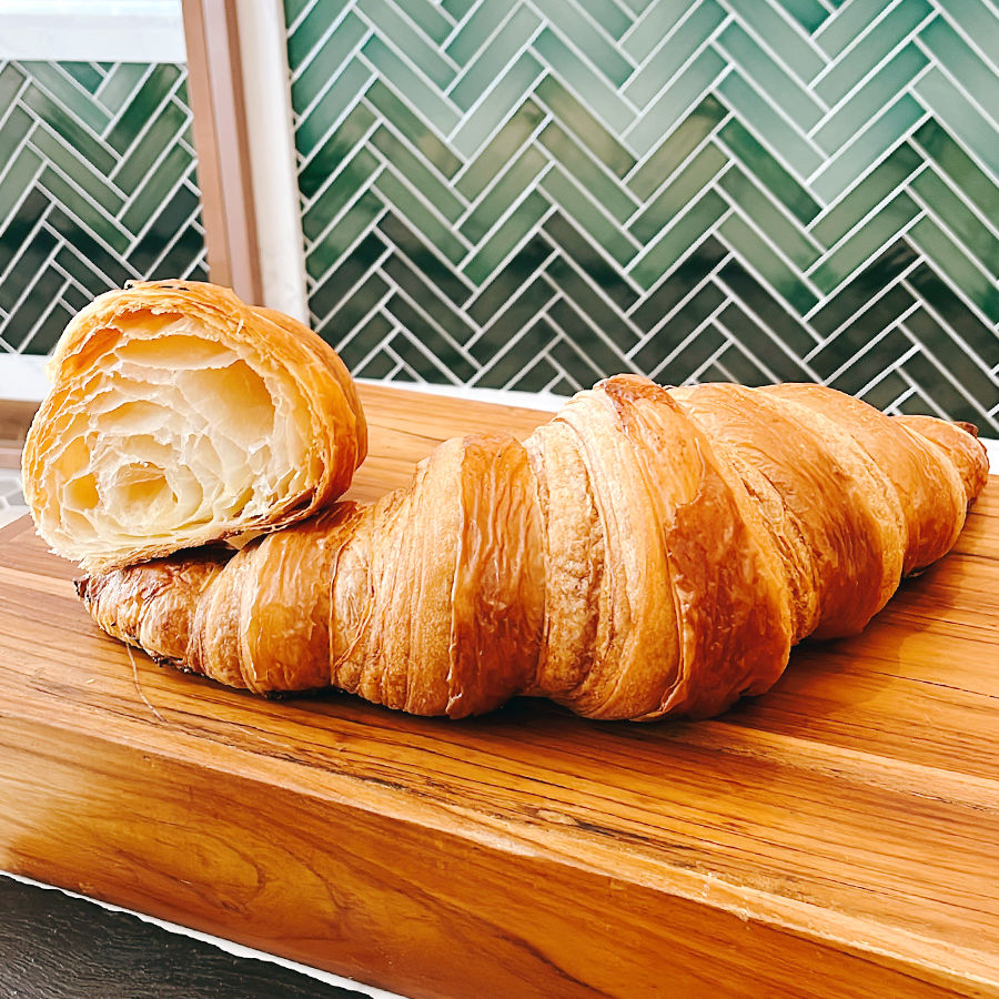 พาชิม ครัวซองต์ ชิ้นใหญ่ หอมละมุนใจ ที่ Ventisi Pasticceria