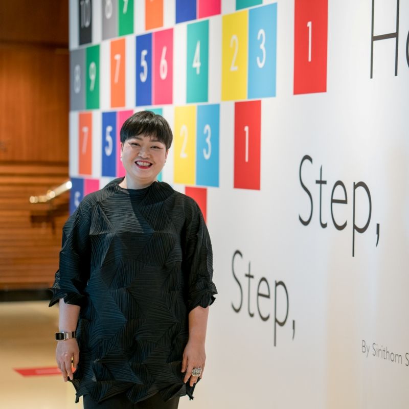 โรงแรมเพนนินซูลา กรุงเทพฯ เปิดตัว “STEP, STEP, HOPS!” งานศิลปะมัลติมีเดียด้านการเต้นรำ