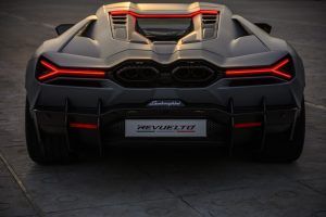 Lamborghini Revuelto
